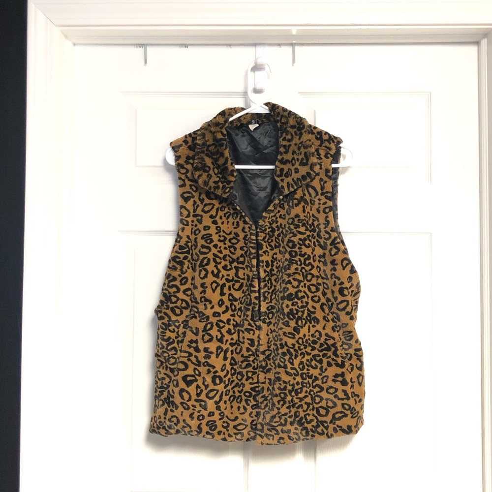 Leopard vest super soft apt 9